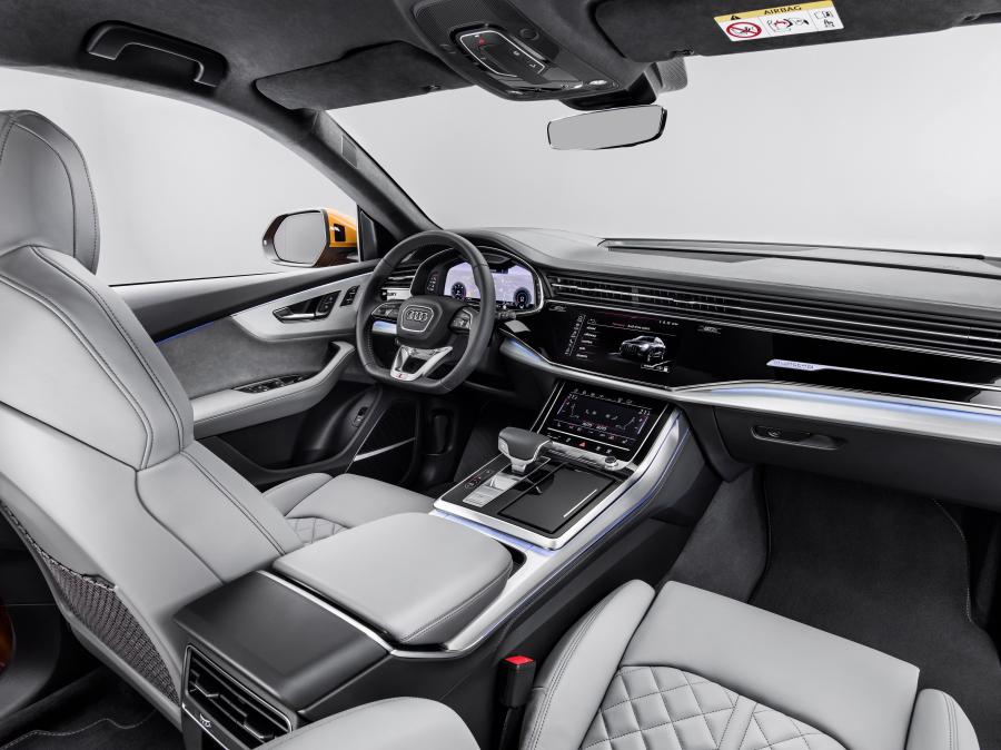 Интерьер Audi Q8 50 TDI Quattro S-Line 2018 года  (WW) (фото 21 из 63)